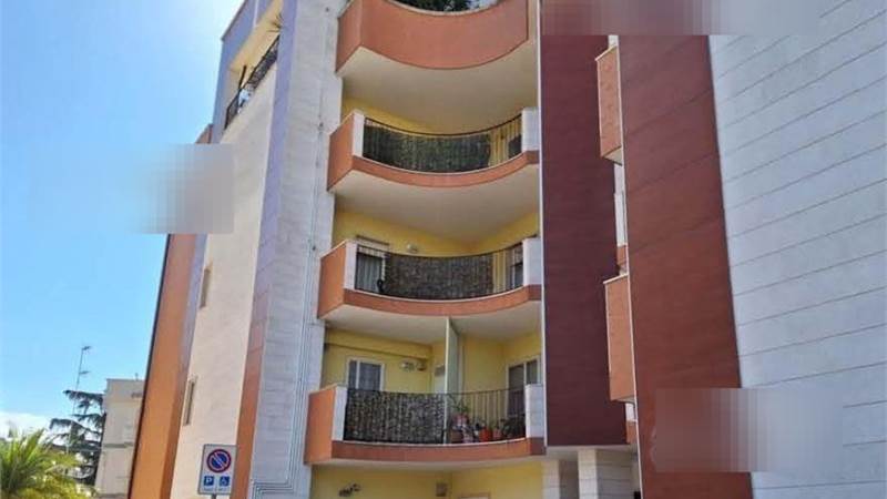 Appartamento 2 piano con box - In asta putigano