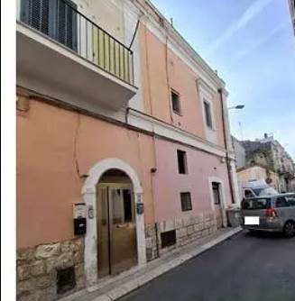 Casa singola al primo piano con terrazzo - In asta